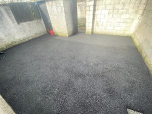 Small back garden done with asphalt2